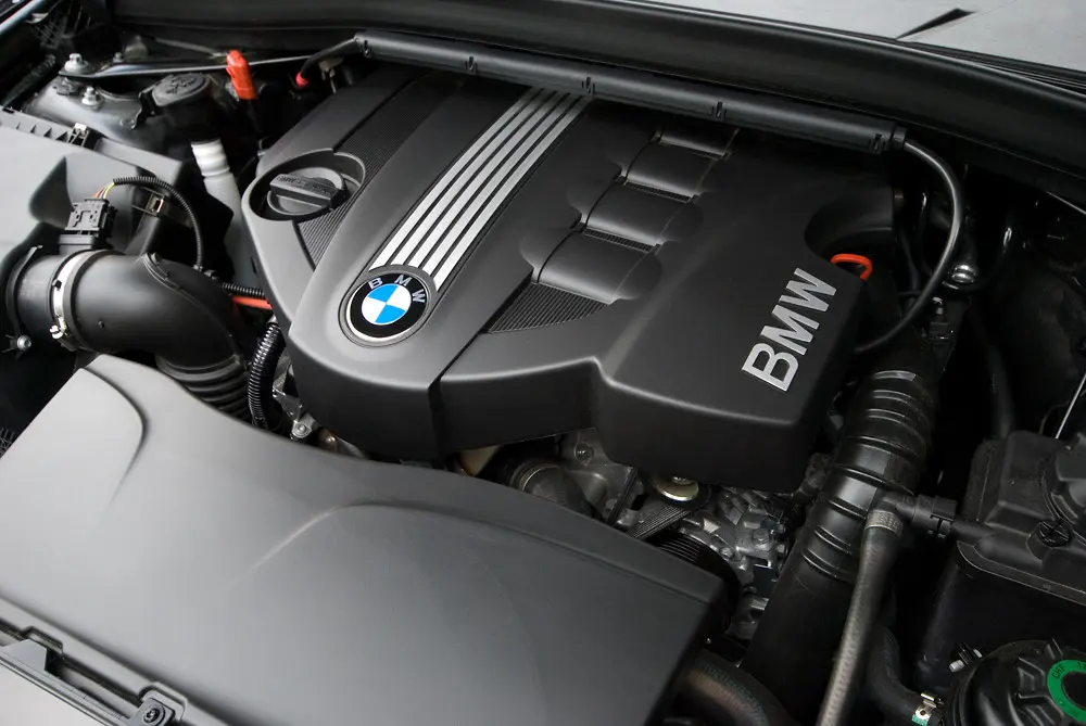BMW M883 Engine