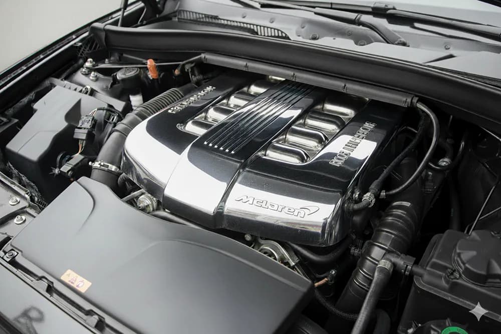 Mclaren M880 Engine